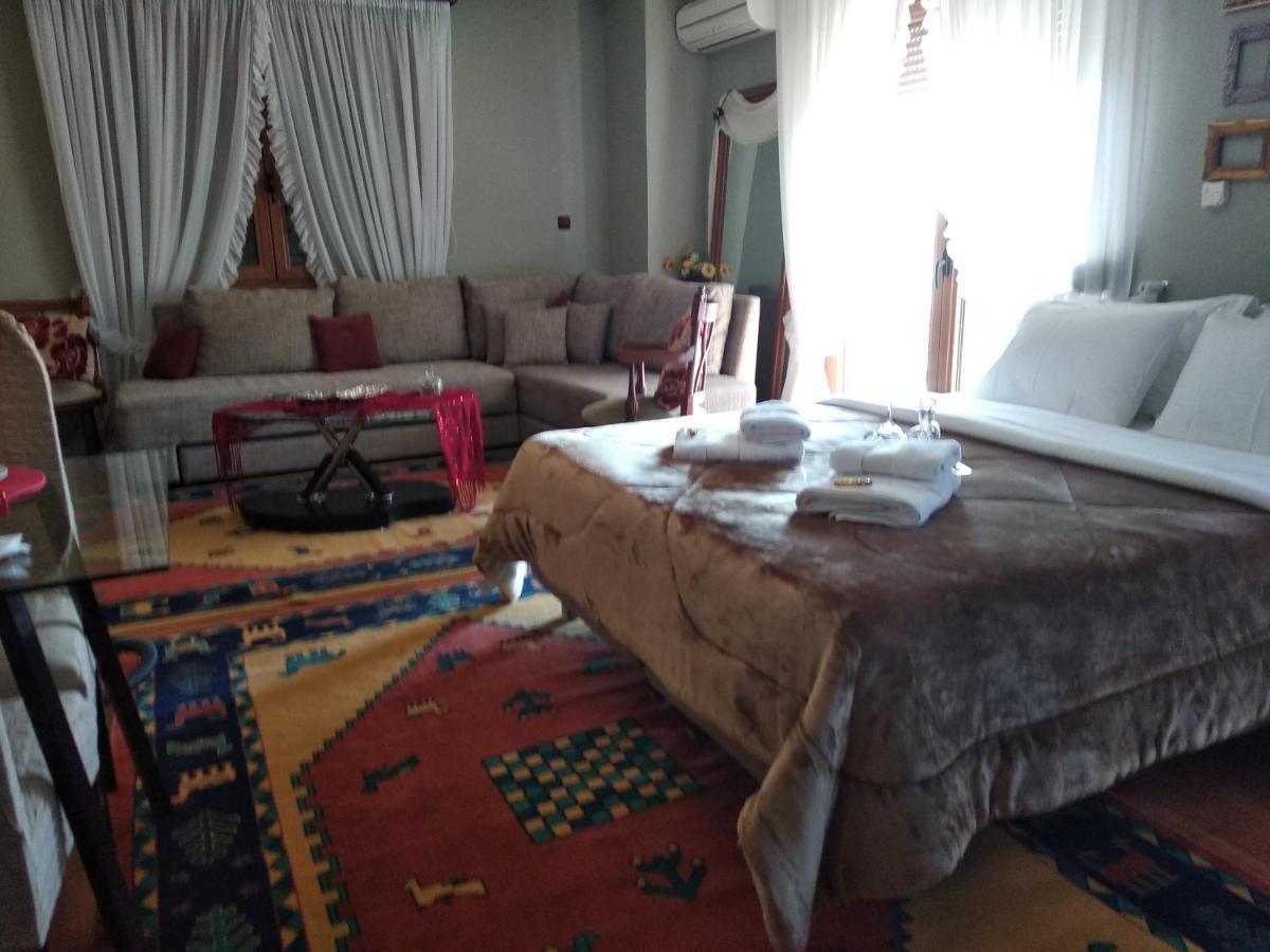 House In The Village Fotolivos ภายนอก รูปภาพ