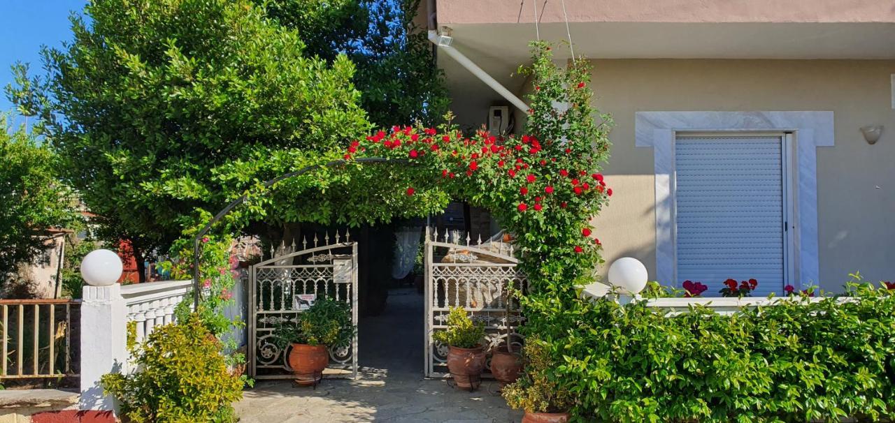 House In The Village Fotolivos ภายนอก รูปภาพ