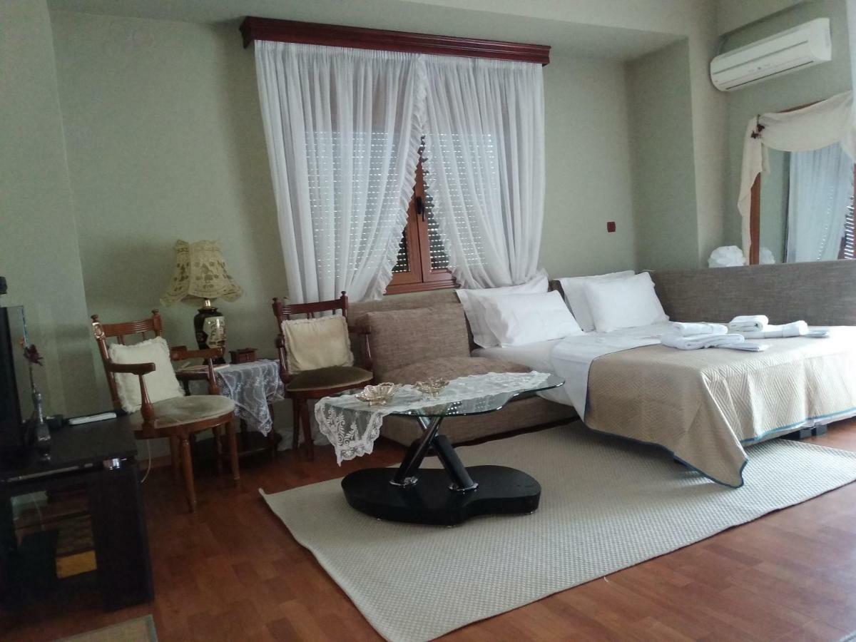 House In The Village Fotolivos ภายนอก รูปภาพ